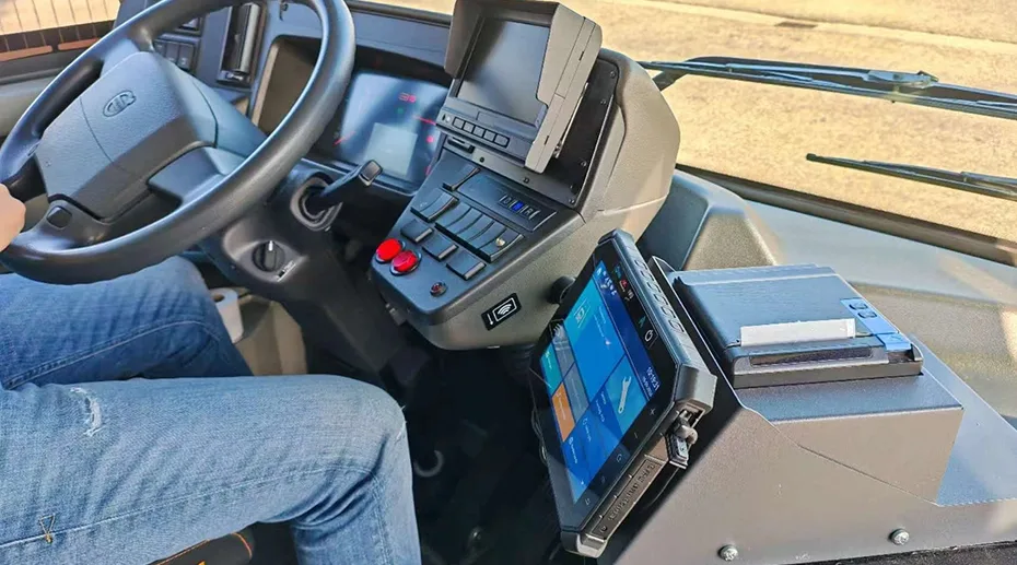 Bus onboard network with M12 Ethernet rugged tablet